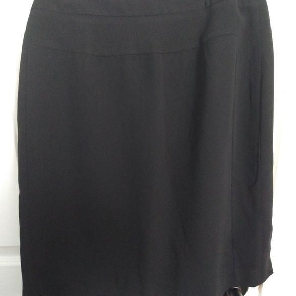 Harve benard by benard holtzman black skirt with slit on side and zipper. Size 8 - Picture 8 of 8